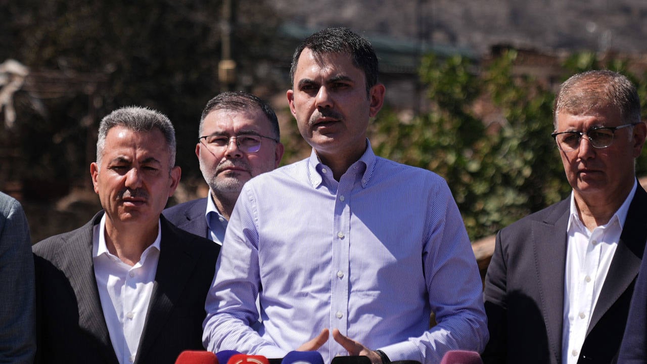 Bakan Kurum yangın bölgesinde inceleme yaptı
